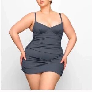 SKIMS SCULPTING SWIM RUCHED ONE PIECE